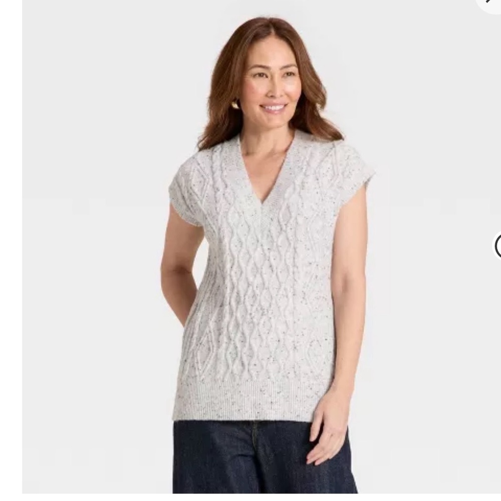 Universal Thread NWT Sweater Vest Size XL in Light Gray